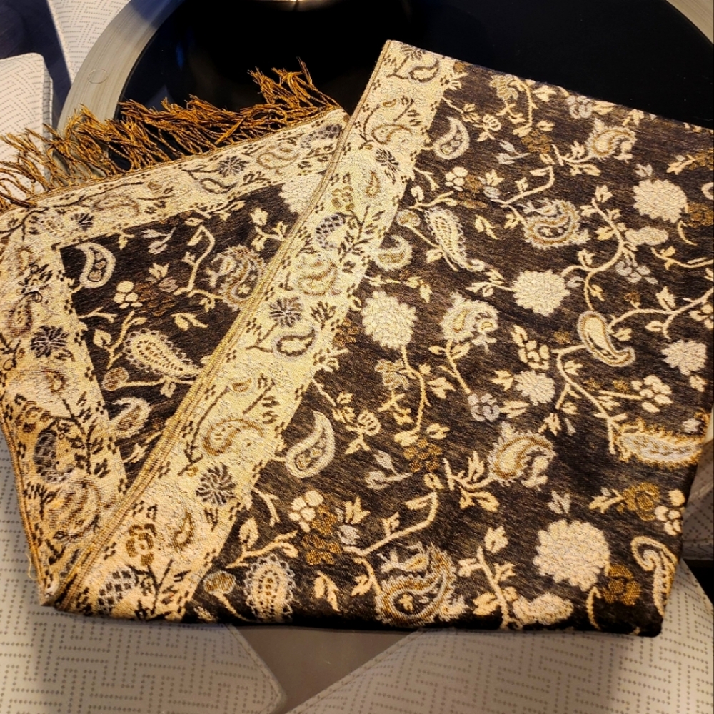 NOWT Table runner